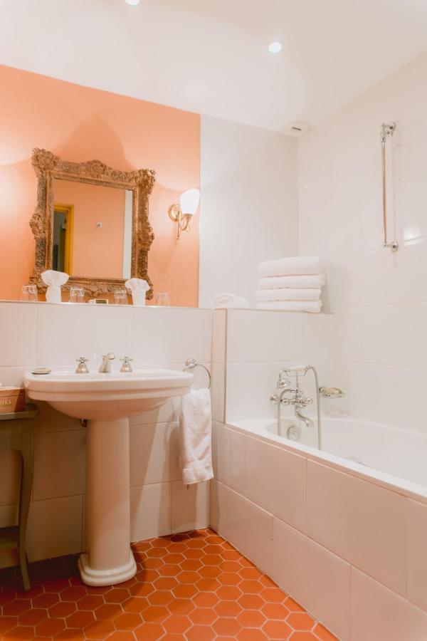 Hotel Chateau De Varenne Sauveterre (Gard)